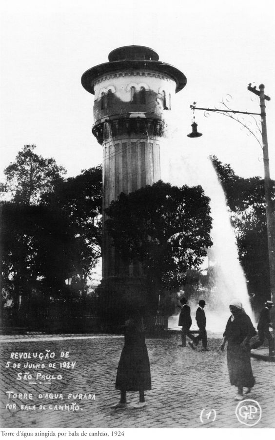 Torre d'água atingida por bala de canhão durante Revolução de 1924. Foto de Gustavo Prugner.