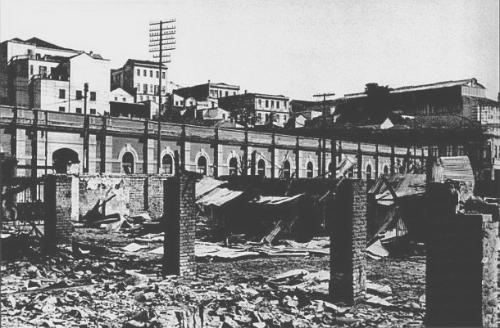 Mercado da rua 25 de Março,atingido por granadas durante a Revolta de julho de 1924.
