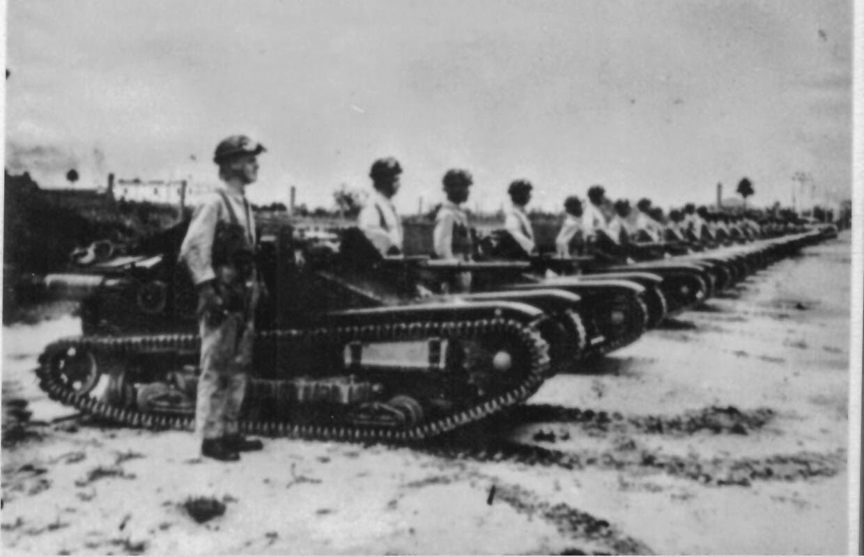 Tanques de guerra prontos para a batalha durante a Revolução de 1924.