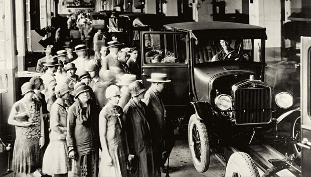 ábrica da Rua Sólon, no Bom Retiro, recebia visitantes para acompanhar a linha de montagem do Ford T.