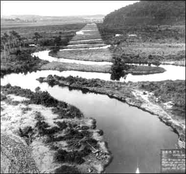 O Rio Pinheiros, antes da retificação coordenada por Billings