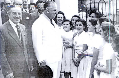 Interventor de SP Paulo, Fernando Costa em 16 de setembro de 1944 durante sua visita ao Ginásio Provisório, ainda funcionando na atual Prefeitura Municipal