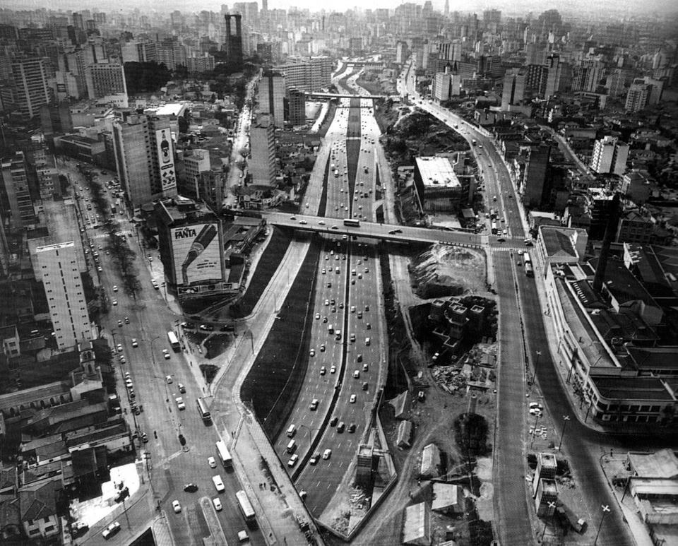 Vista aérea da Avenida 23 de Maio em 1974.
