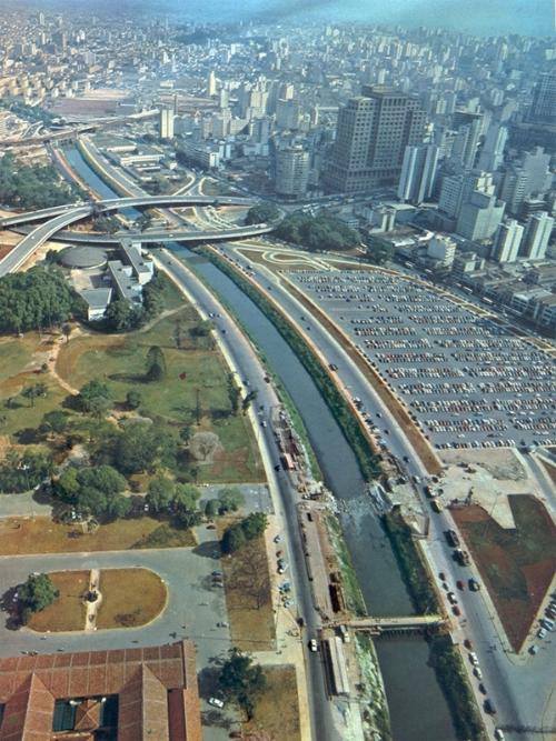 Parque Dom Pedro II e o Rio Tamanduateí em 1972