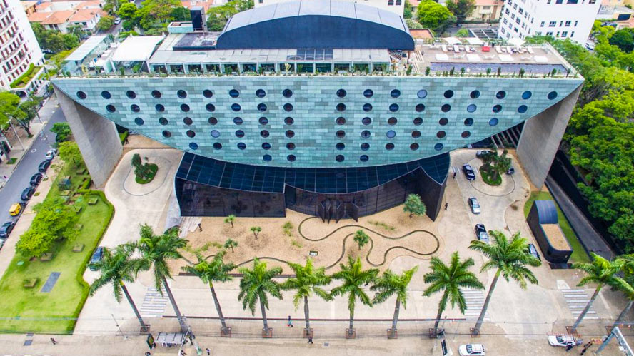 Projetado pelo arquiteto Ruy Otake, esta foto aérea é do Hotel Unique, que fica na região do Jardins.