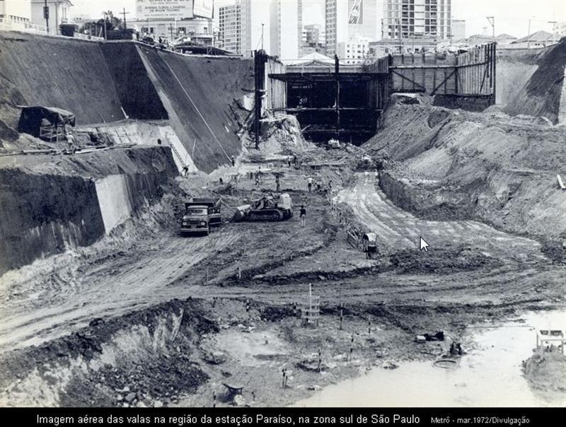 Obras na Estação Paraíso em 1972.