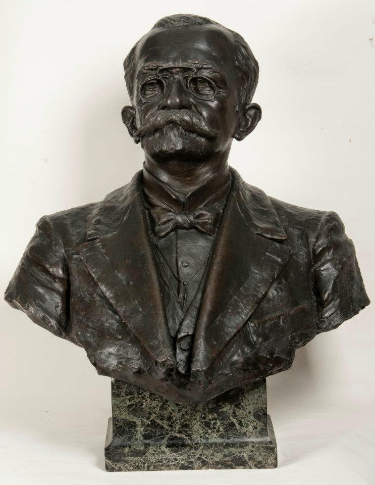Busto do Presidente Affonso Penna de autoria da escultora