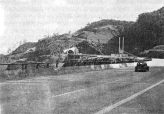 Trecho de serra da primeira pista da Rodovia dos Imigrantes, logo após a sua inauguração em 1976