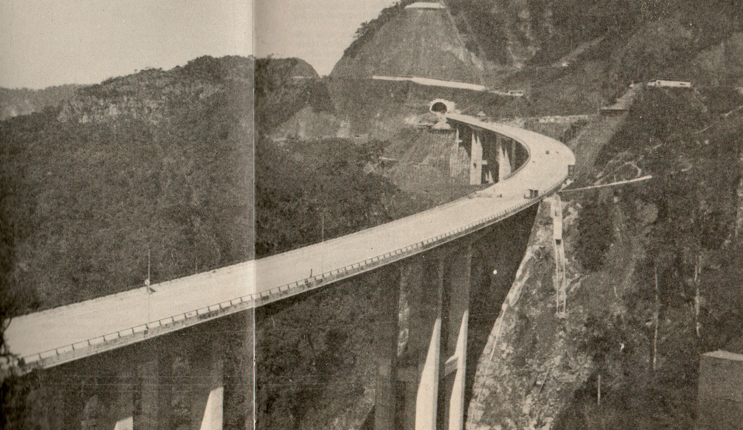Construção da Rodovia dos Imigrantes na década de 70. Fonte: DERSA.