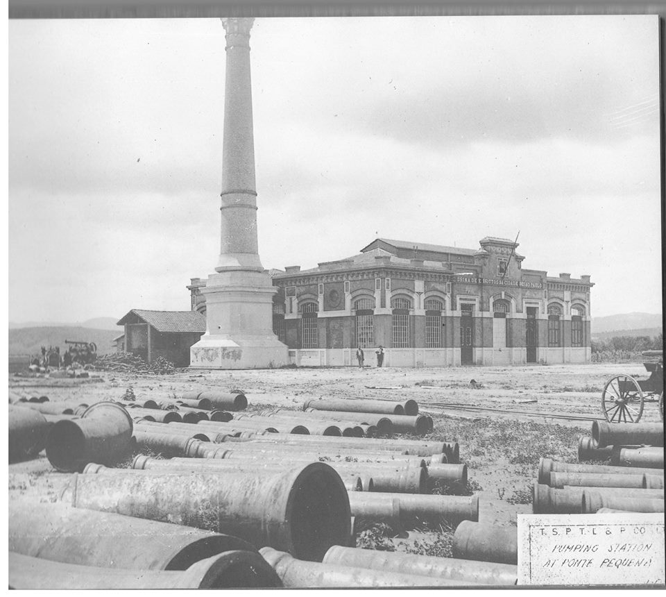 A usina de esgotos (estação de bombeamento) no bairro da Ponte Pequena em 1901.
