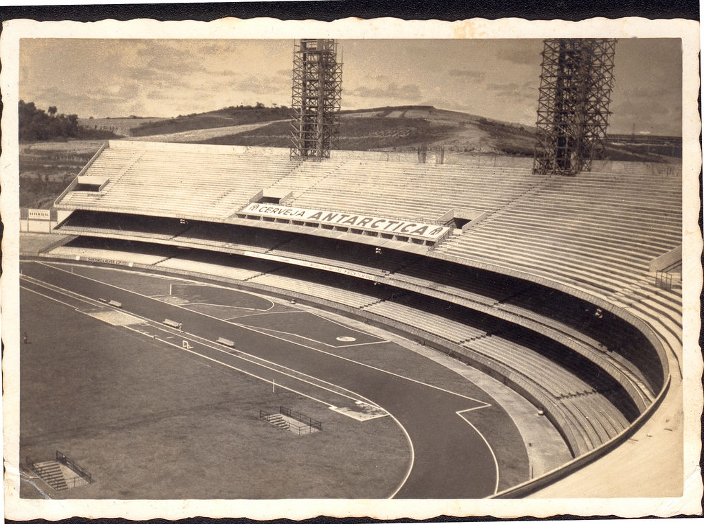 Registro do estádio do Morumbi, em construção, no ano de 1959