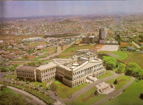 Palácio dos Bandeirantes e o Estádio do Morumbi em 1980